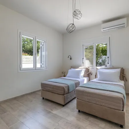 Amy's Seaside Oasis ארגוסטולי